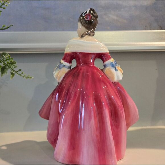 🎄🛍❤️ VINTAGE ROYAL DOULTON SOUTHERN BELLE FIGURINE - Picture 3 of 9